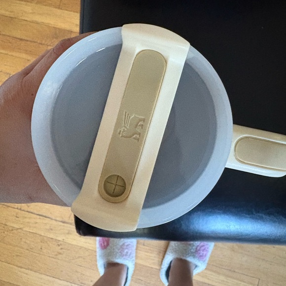 Stanley Cream Tumbler with Handle - Picture 3 of 3
